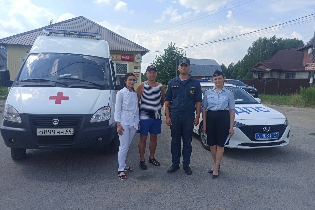 В Костромской области временные пункты помогают водителям в жаркую погоду