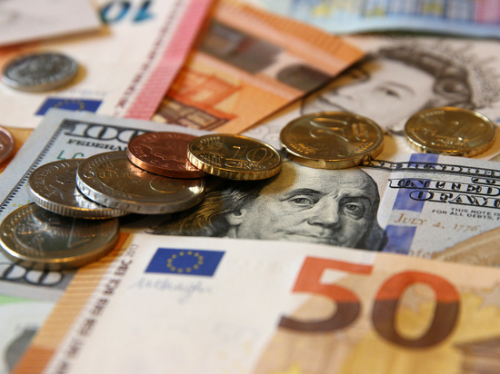 Европейской валюте предсказали еще более сильное падение