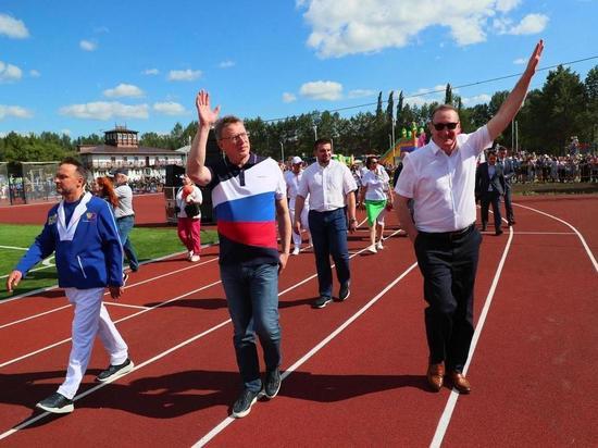  Губернатор Александр Бурков открыл «Королеву спорта-2022» в омском посёлке Ростовка