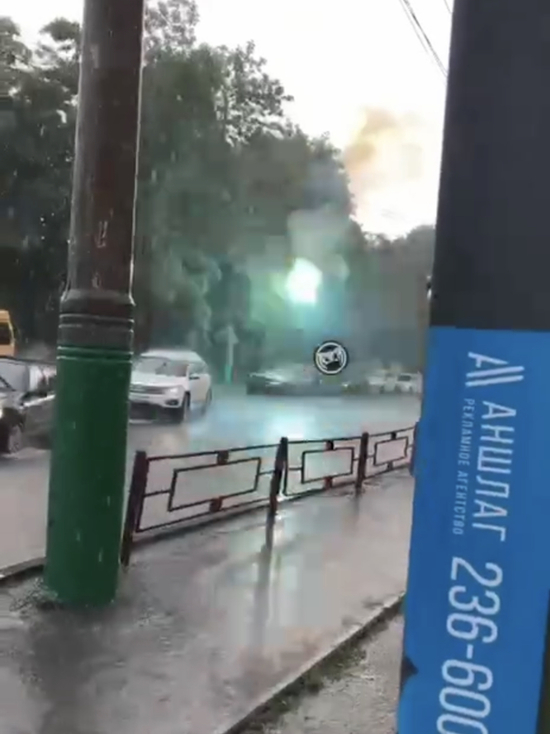 В Пензе на улице Пушкина загорелись провода
