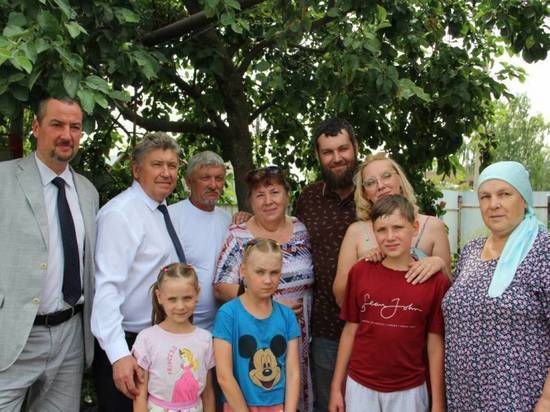 Костромские единороссы поздравили костромичей с Днем семьи, любви и верности