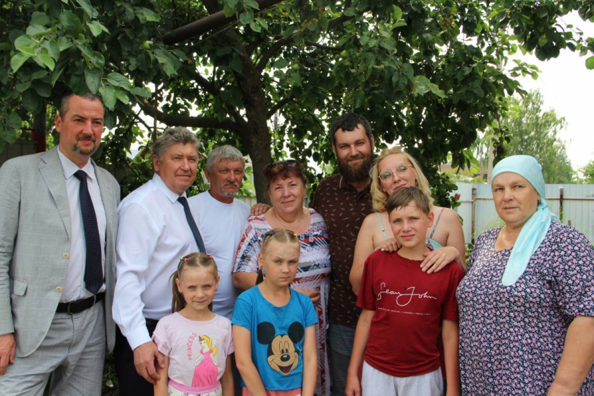 Костромские единороссы поздравили костромичей с Днем семьи, любви и верности