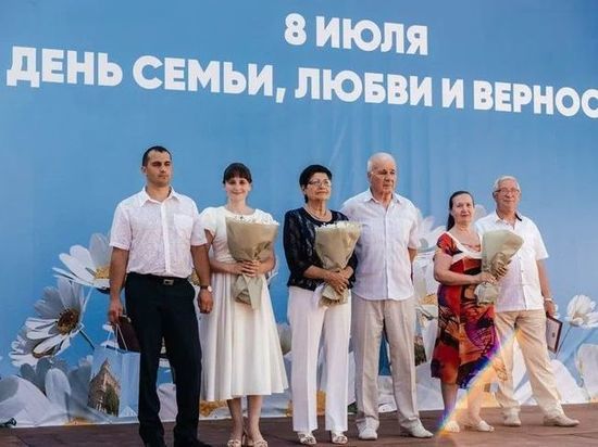 Алексей Логвиненко поздравил жителей Ростова с Днем семьи, любви и верности