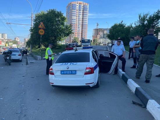 Экспертиза подтвердила опьянение у водителя каршеринга, врезавшегося в остановку в Новосибирске