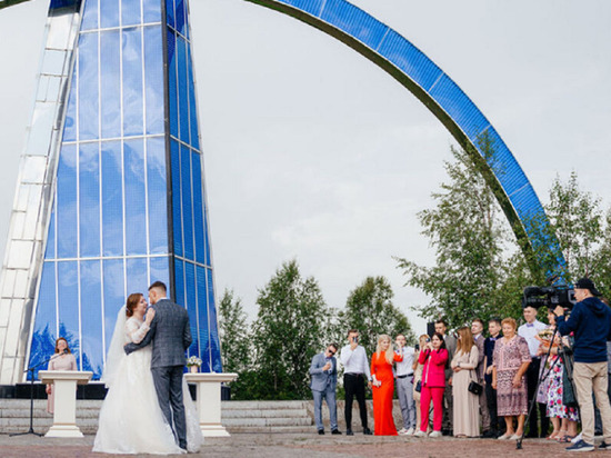 37 пар на Ямале вступили в брак в День семьи, любви и верности