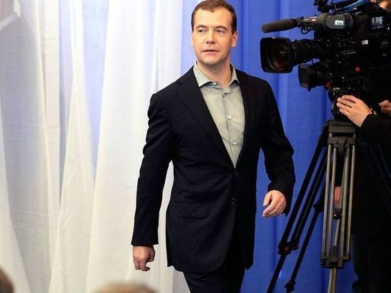 Медведев заявил, что с Россией стали считаться по-настоящему
