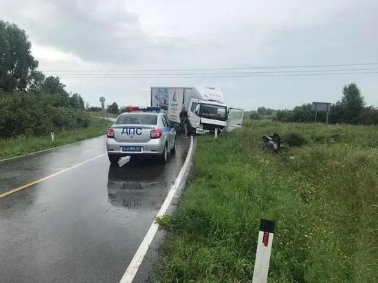 В Нестеровском районе Audi врезался в Mercedes на встречке