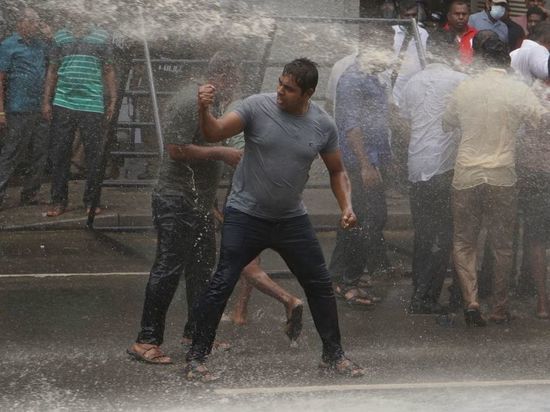 Россияне, находящиеся в столице Шри-Ланки, рассказали о протестах в городе