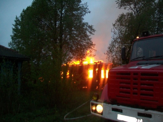 Ночью в Ивановской области сгорели два садовых домика и хозяйственные постройки