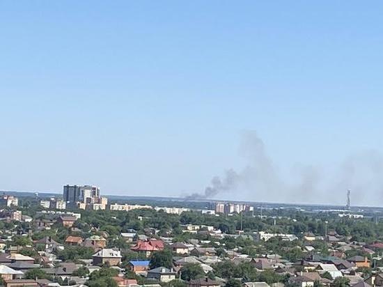 На Дону 25 спасателей тушат крупный ландшафтный пожар