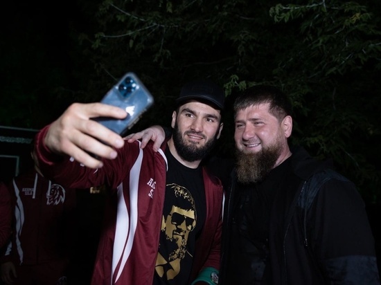 Кадыров показал видео со встречи с боксерами от Чечни