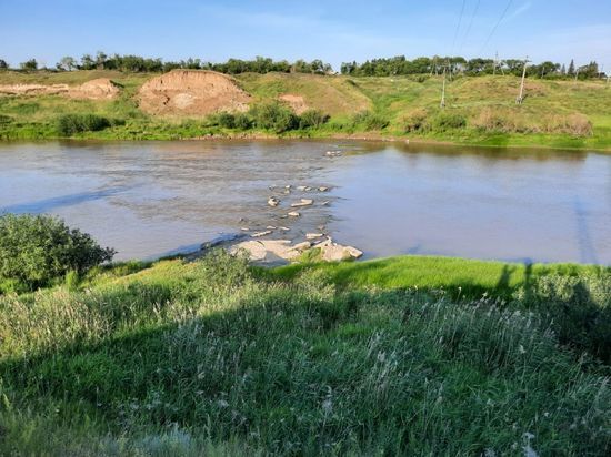 В Омской области ребёнок упал с разрушенной плотины и утонул