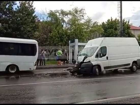 В ДТП с маршруткой в Краснодаре пострадали три человека