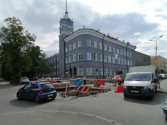 Ремонтники вернулись к брошенному разрытию в центре Петрозаводска