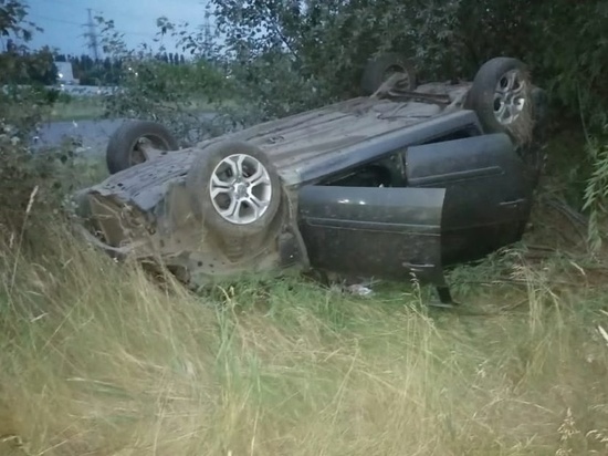 В Курской области водитель Opel вылетел в кювет и получил травмы