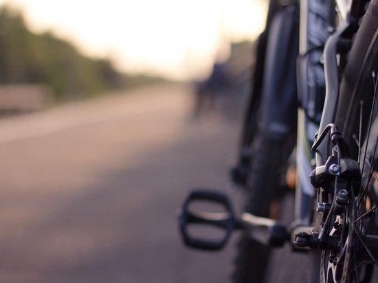 Мотоциклист в Карелии сбил 9-летнюю велосипедистку и уехал