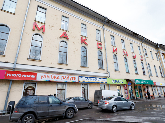 Покупателей ТЦ «Максимус» в Пскове эвакуировали