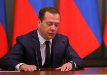 Заместитель председателя Совета Безопасности России Дмитрий Медведев в своем Telegram-канале отреагировал на известие о том, что курс евро впервые за 20 лет сравнялся с курсом доллара