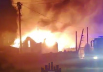 Огонь тушили 19 пожарных, полностью ликвидировали возгорание в 5:20 утра