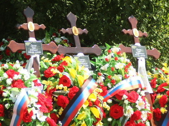 В Донецке прошла церемония прощания с погибшими волонтерами