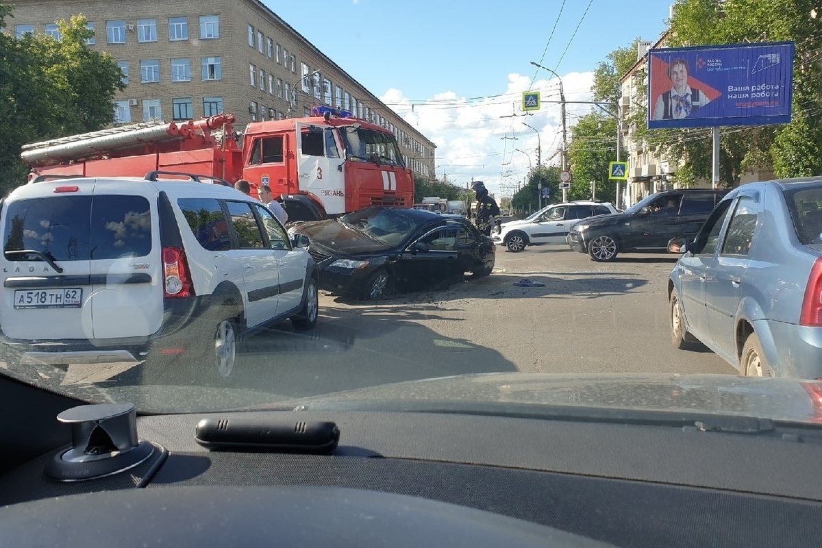 Пожары рязань в 2024. ДТП С пожарными автомобилями. Авария на Циолковского Рязань вчера. ДТП С участием пожарных автомобилей.