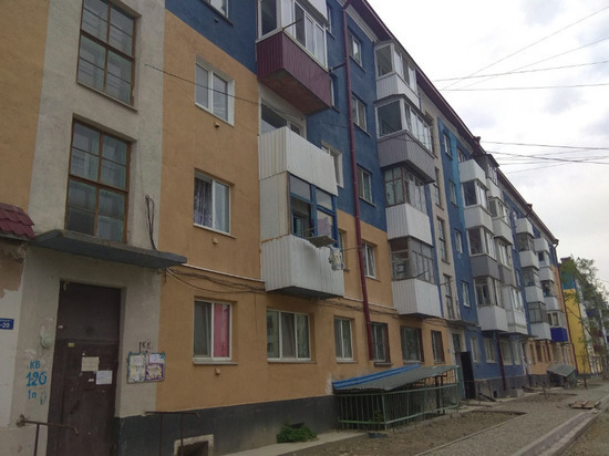Два человека пострадали при пожаре в многоэтажке на Сахалине