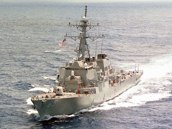 Китай заявил о вторжении эсминца США в свои территориальные воды