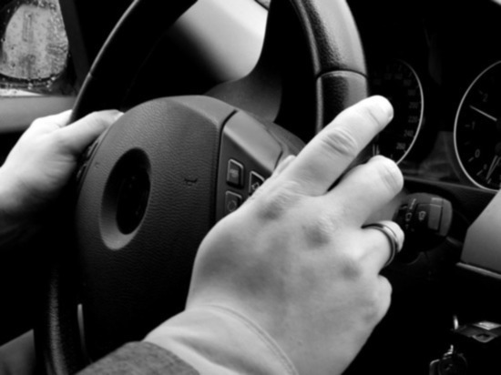 Сотрудник автошколы обманул ученика на 70 тыс рублей в Забайкалье