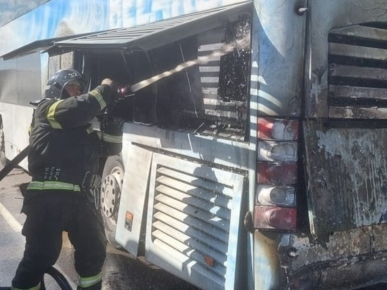 Недалеко от Орла на трассе вспыхнул пассажирский автобус
