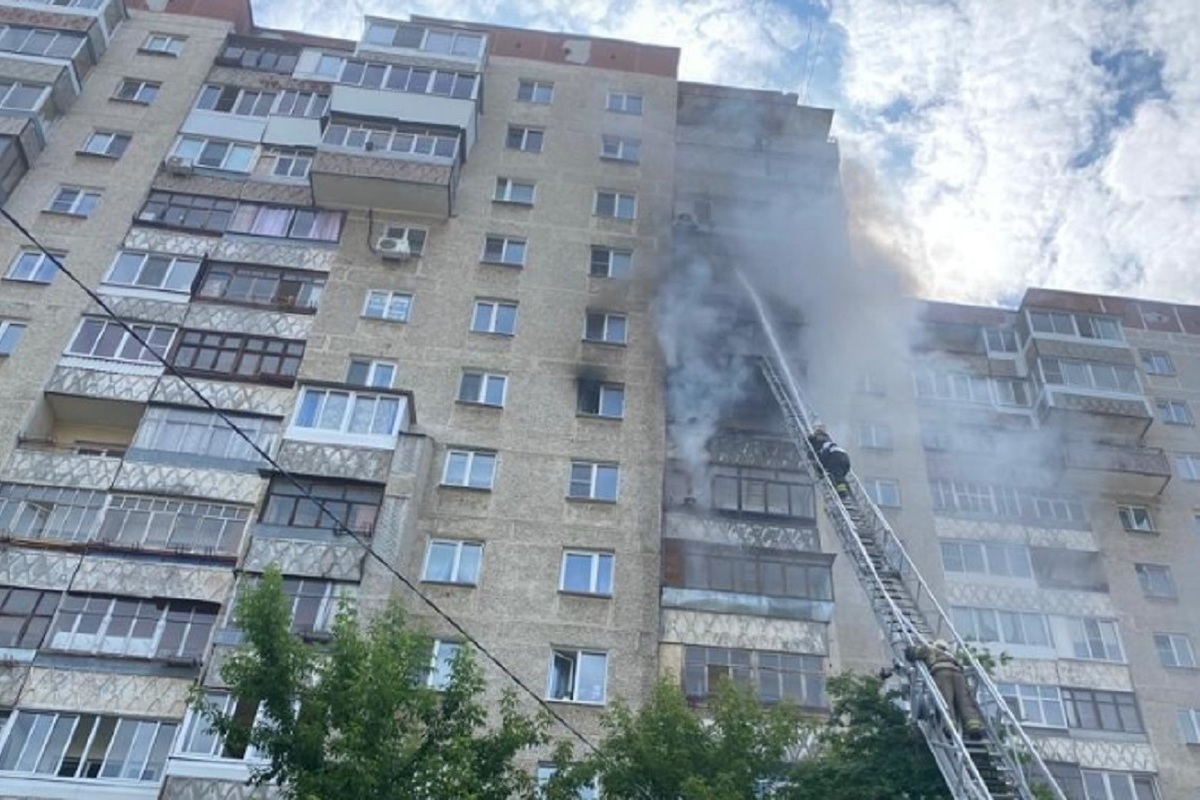 Мужчина погиб при пожаре в многоэтажном доме на Уралмаше - МК Екатеринбург