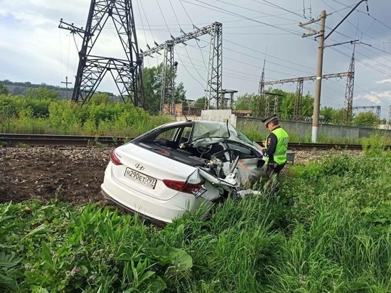 В Красноярске произошла авария с участием Hyundai Solaris и электропоезда