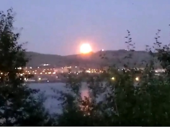«Огромная Луна смотрит на наш город»: видео суперлуния из Читы