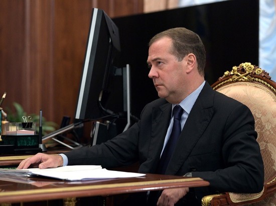 Медведев заявил, что Европу "пробрал понос"