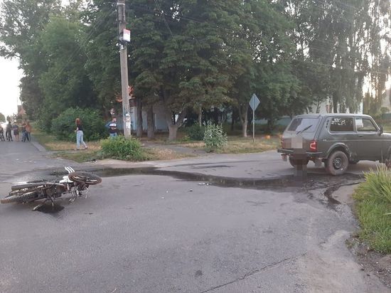 В Фатеже в ходе столкновения с внедорожником пострадал 42-летний байкер