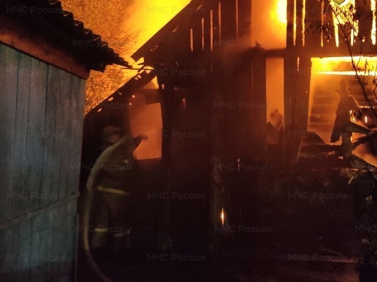Мужчина получил 30% ожога тела на пожаре своего дома под Калугой