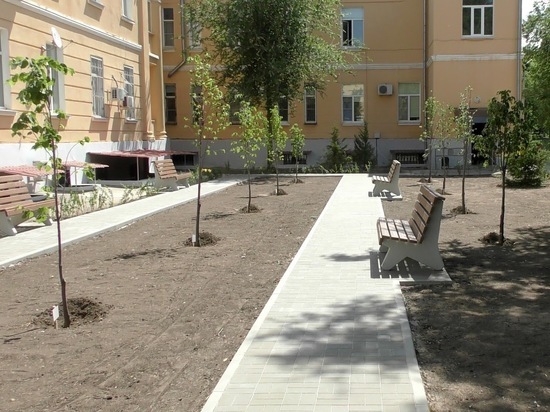 Сразу в семи районах Волгограда восстанавливают дворовые проезды