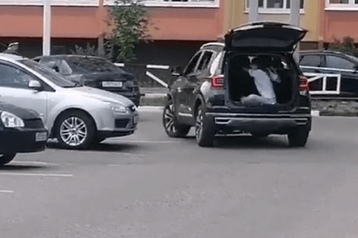 Костромские казусы: водителя кроссовера «Чери» в ГИБДД оштрафовали за пассажирку в багажнике
