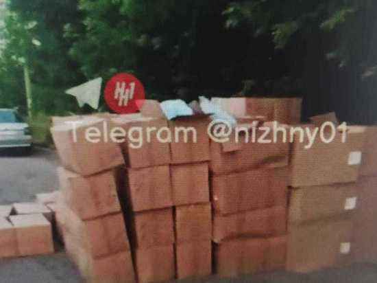 Свалку бесхозных коробок с медицинским оборудованием обнаружили в Нижнем Новгороде