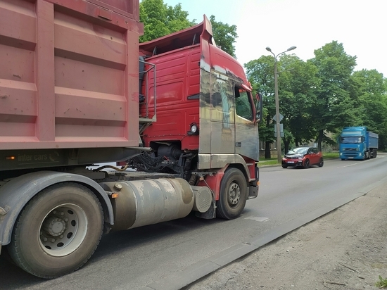 За сброс мусора водителей будут штрафовать на сумму до 200 тыс. рублей