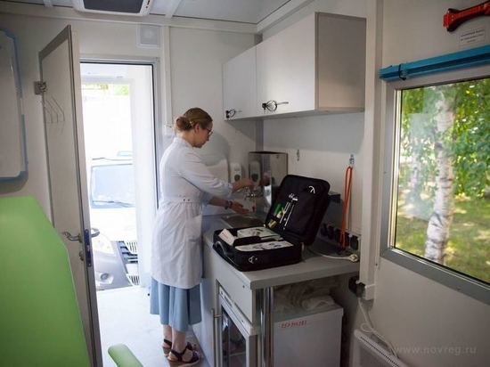 Врачи на передвижном медицинском комплексе отправились в районы Великого Новгорода