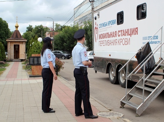 Орловские полицейские 14 июля сдали более 30 литров крови