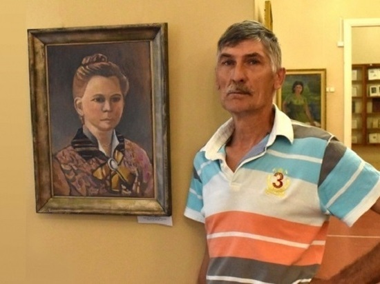 Мичуринский художник рисует портреты жён известных людей