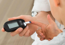 Особые датчики, передающие показатели уровня сахара в крови на смартфоны, начали получать дети в Подмосковье