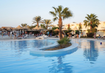 На египетском курорте Хургада не осталось ни одного бесплатного пляжа – на это жалуются туристы, живущие в отелях без собственного выхода к морю или в частном секторе, а также те, кому хочется хоть иногда выйти за периметр своего «все включено»