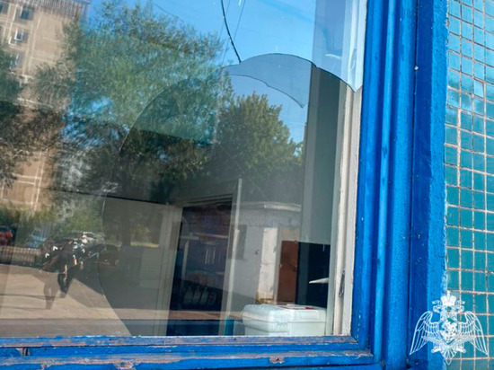 Угрожал воспитательнице: кузбассовец на автомобиле протаранил ворота детского сада