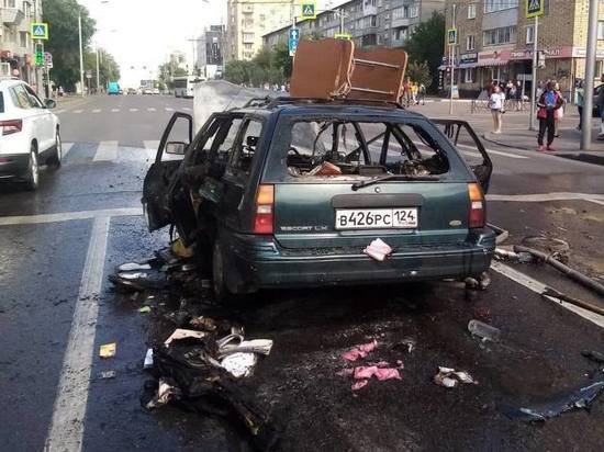 В Центральном районе Красноярска на улице Карла Маркса полностью сгорел автомобиль