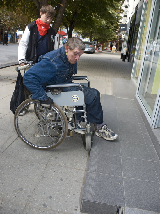 Саратовские инвалиды не могут попасть в общественный транспорт