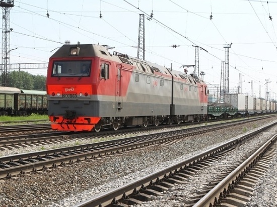 На СвЖД увеличено количество регулярных маршрутов ускоренных грузовых поездов