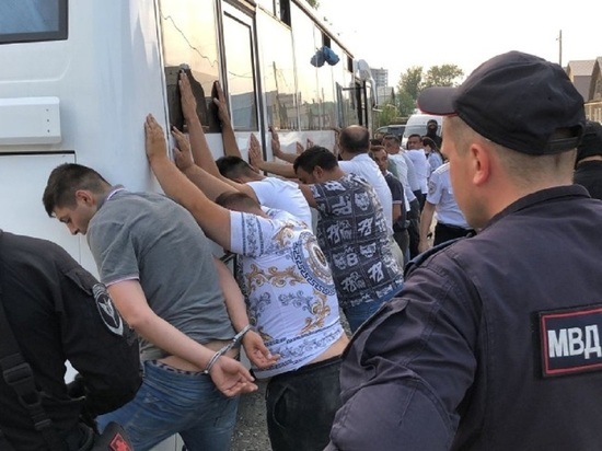 Полиция подвела итоги рейда в цыганском поселке Екатеринбурга: 47 нарушений