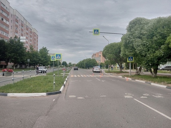 В Тверской области женщина на Mercedes сбила мальчика, который переезжал дорогу на самокате
